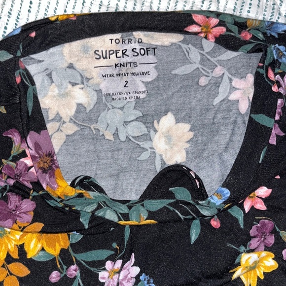 Torrid tiered crop top and mini skirt set torrid size 2 - Picture 2 of 3